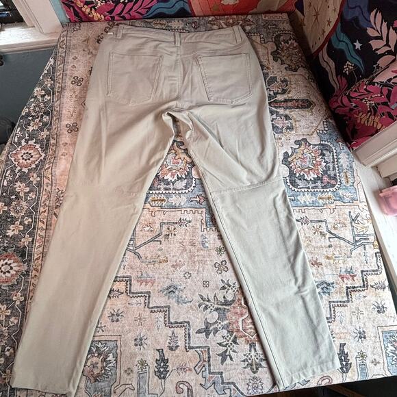 Lululemon ABC Slim Fit Pants Bone Tan color Size 33 Utilitec Business Golf - Picture 3 of 11